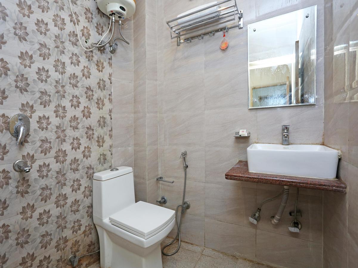 Oyo 9233 Hotel Cottage Lord Krishna New Delhi Exterior photo