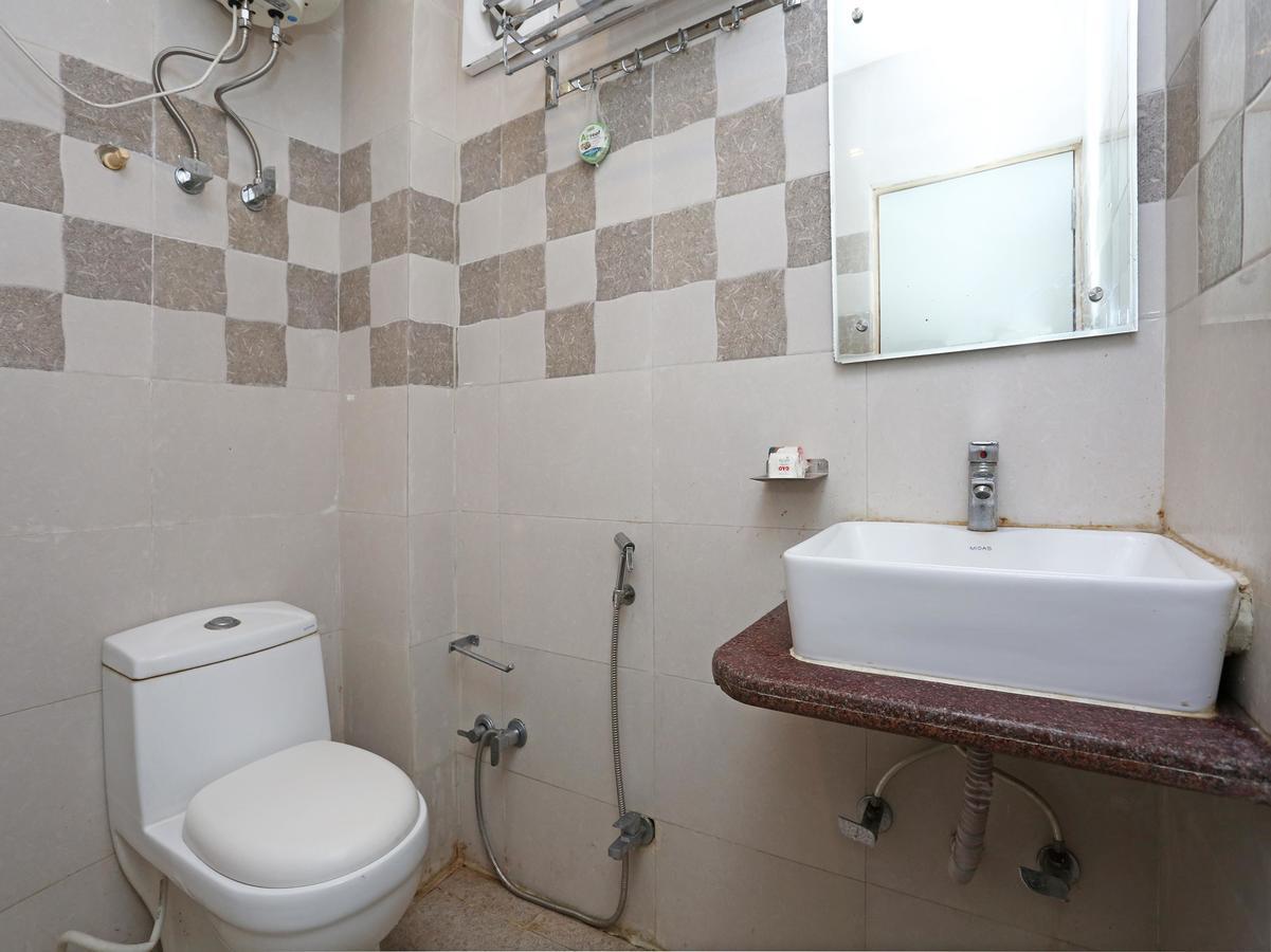 Oyo 9233 Hotel Cottage Lord Krishna New Delhi Exterior photo